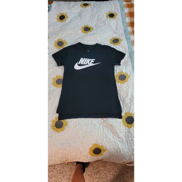 THE NIKE TEE - Picture 1 of 3